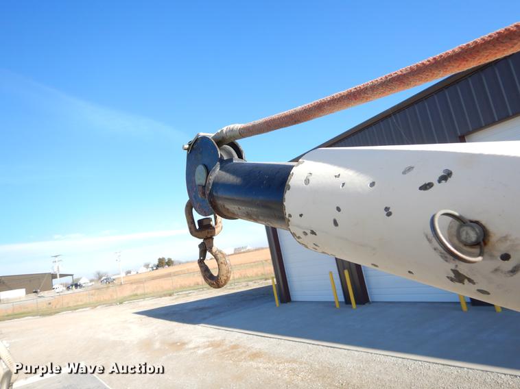 image for item ER9303 2005 Freightliner Business Class M2 bucket truck