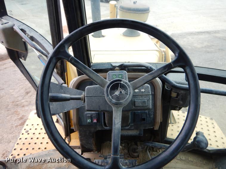 image for item ER9305 1996 John Deere 310D backhoe