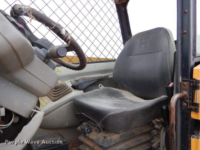 image for item ER9308 2004 Caterpillar TH460B telehandler