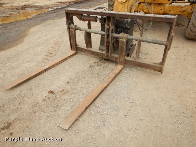 image for item ER9308 2004 Caterpillar TH460B telehandler