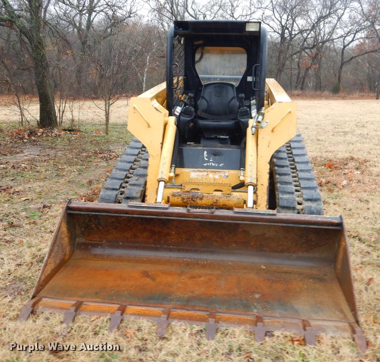 image for item ER9344 2008 John Deere CT332 skid steer