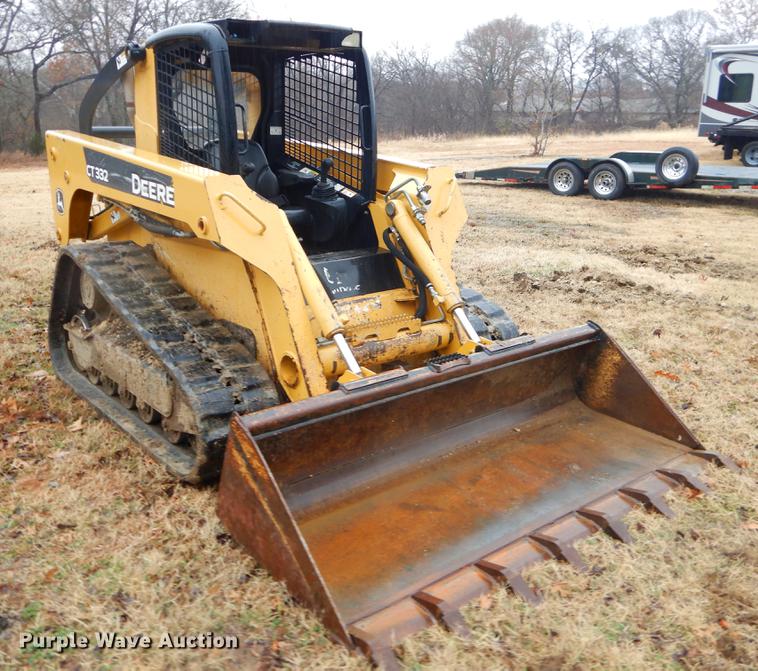 image for item ER9344 2008 John Deere CT332 skid steer