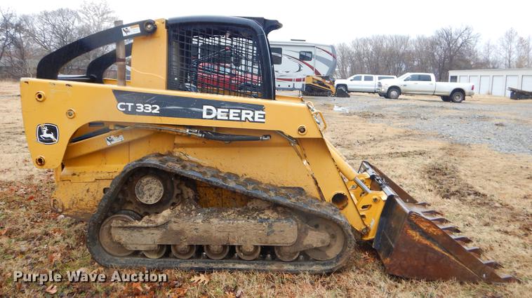 image for item ER9344 2008 John Deere CT332 skid steer