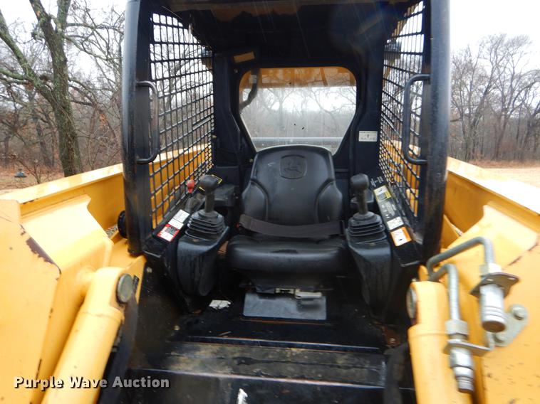 image for item ER9344 2008 John Deere CT332 skid steer