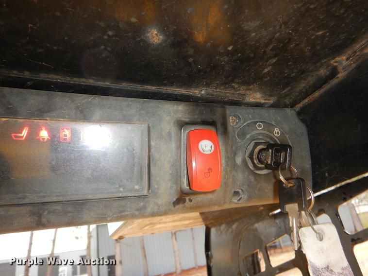 image for item ER9344 2008 John Deere CT332 skid steer