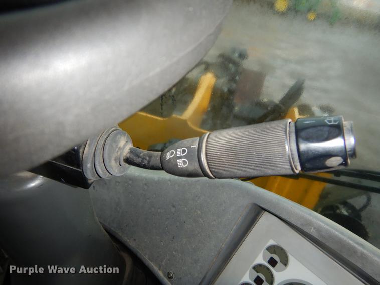 image for item ER9346 2011 John Deere 304J wheel loader