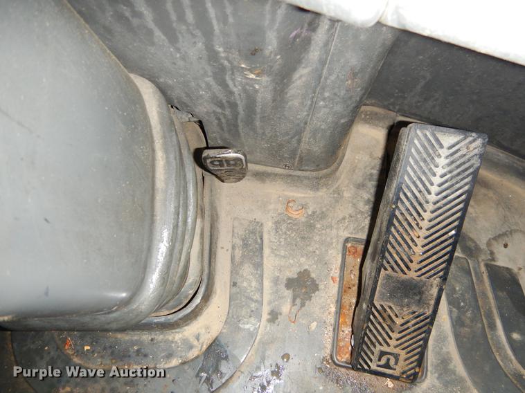 image for item ER9346 2011 John Deere 304J wheel loader