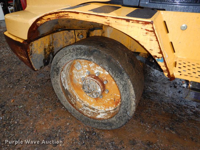 image for item ER9346 2011 John Deere 304J wheel loader