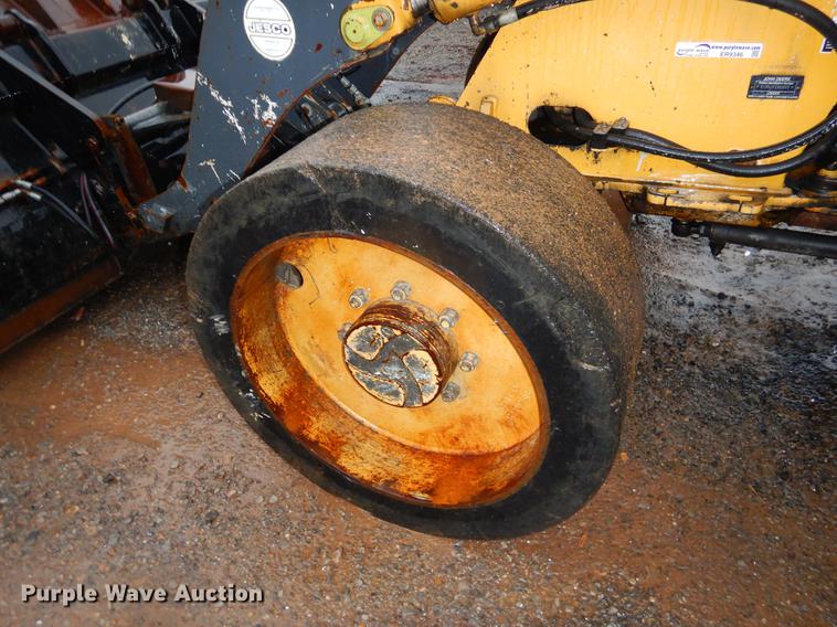 image for item ER9346 2011 John Deere 304J wheel loader