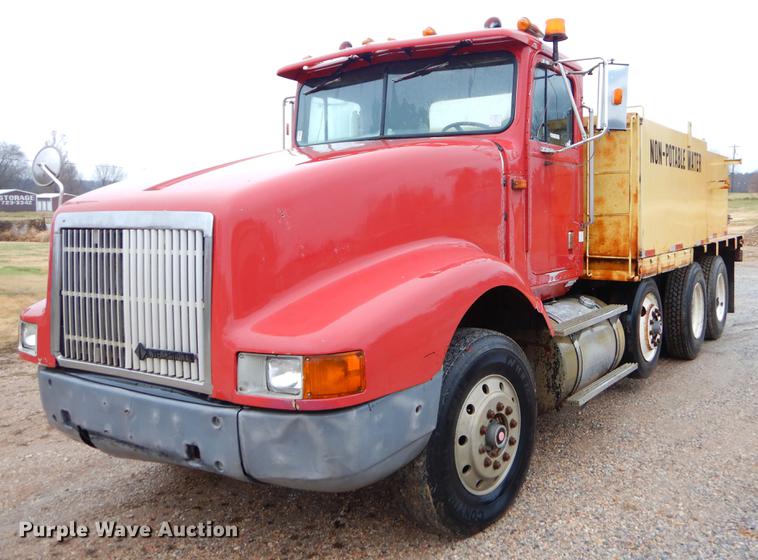 image for item ER9347 1993 International 9400 tank truck