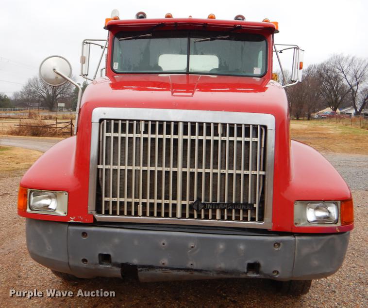 image for item ER9347 1993 International 9400 tank truck