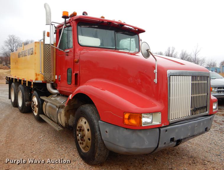 image for item ER9347 1993 International 9400 tank truck