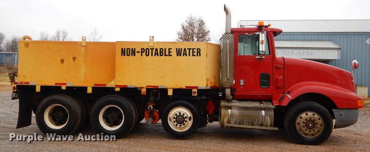 image for item ER9347 1993 International 9400 tank truck