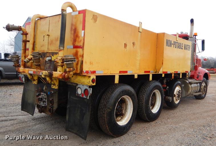 image for item ER9347 1993 International 9400 tank truck