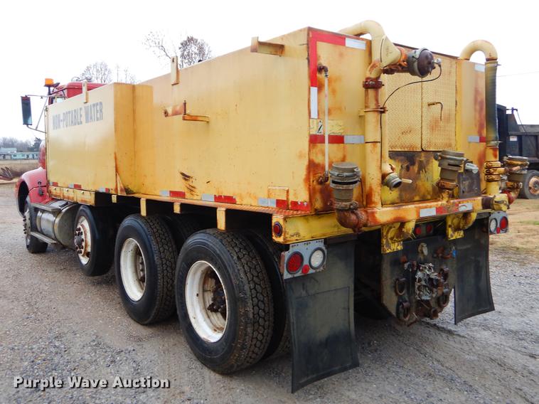 image for item ER9347 1993 International 9400 tank truck