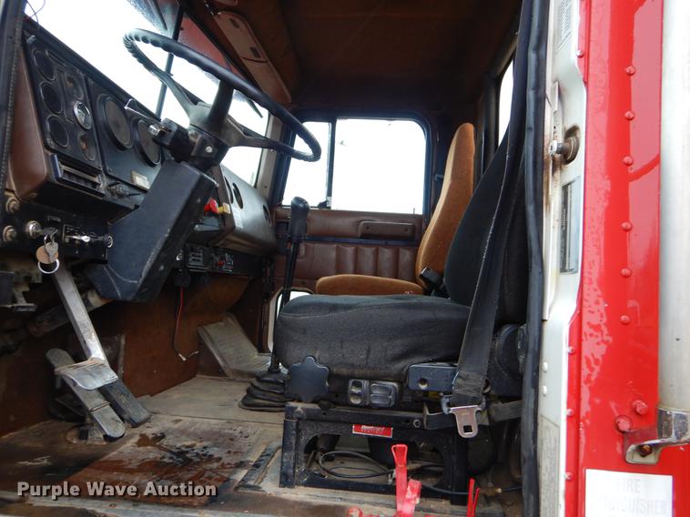 image for item ER9347 1993 International 9400 tank truck