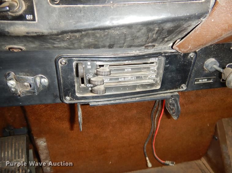 image for item ER9347 1993 International 9400 tank truck