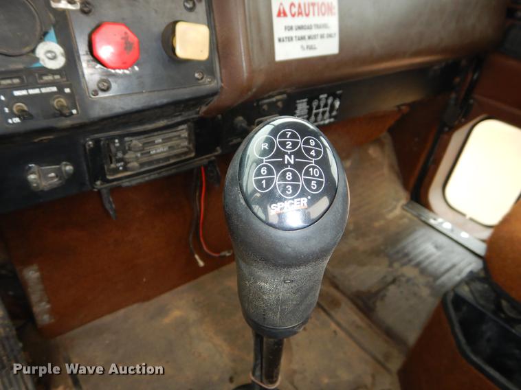 image for item ER9347 1993 International 9400 tank truck