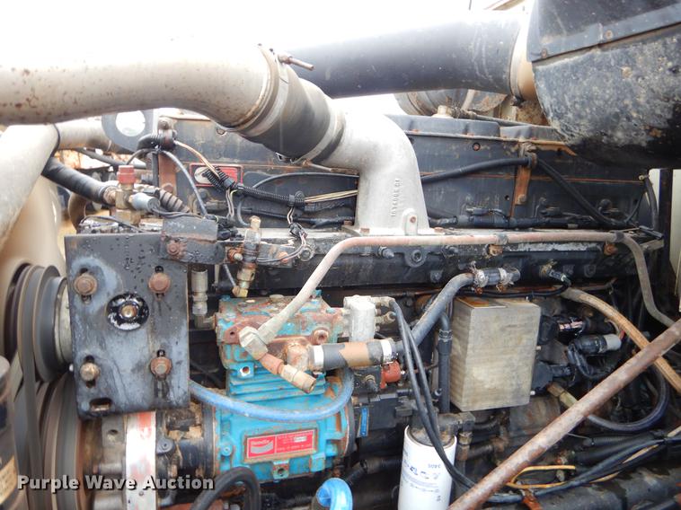 image for item ER9347 1993 International 9400 tank truck