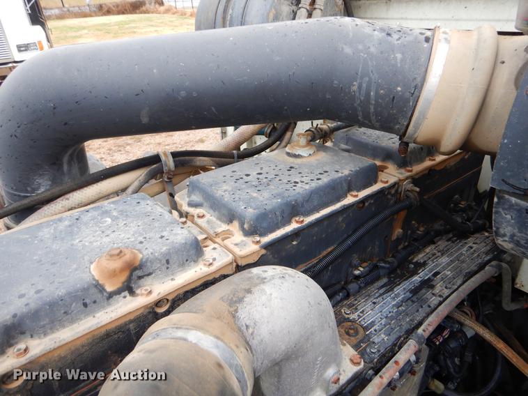 image for item ER9347 1993 International 9400 tank truck