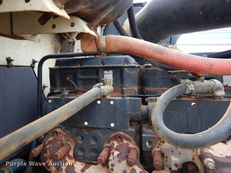 image for item ER9347 1993 International 9400 tank truck