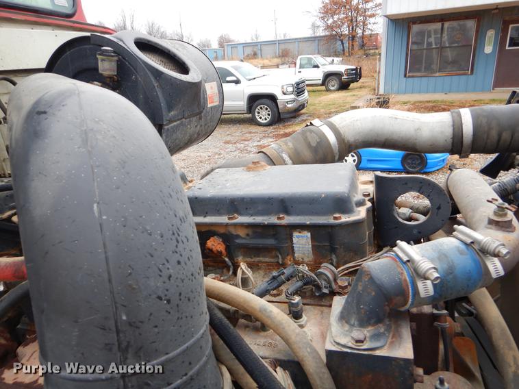 image for item ER9347 1993 International 9400 tank truck