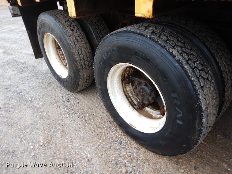 image for item ER9347 1993 International 9400 tank truck