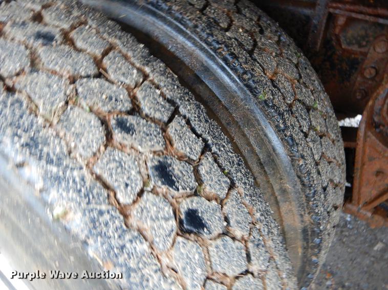 image for item ER9347 1993 International 9400 tank truck