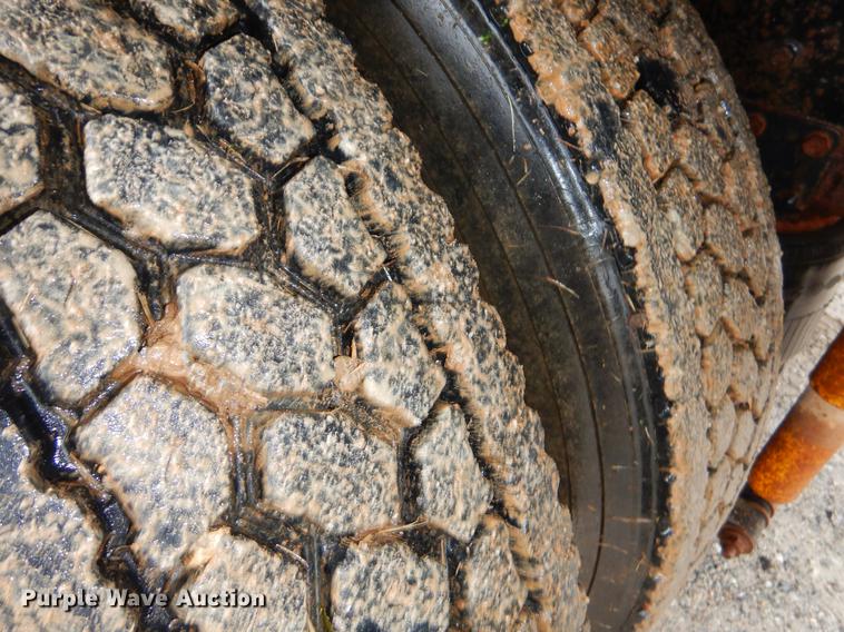 image for item ER9347 1993 International 9400 tank truck