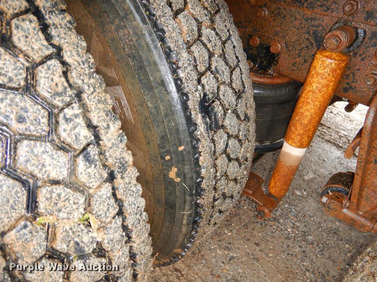 image for item ER9347 1993 International 9400 tank truck