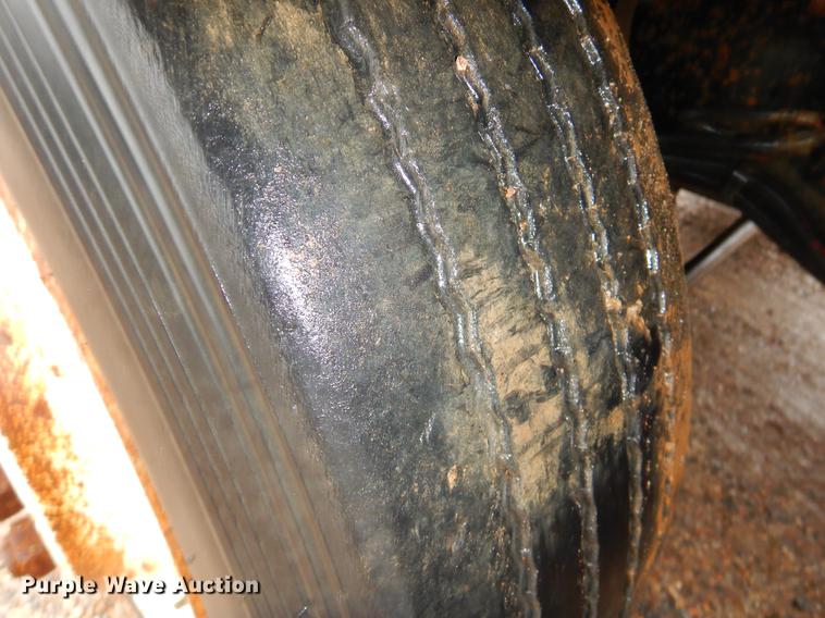 image for item ER9347 1993 International 9400 tank truck