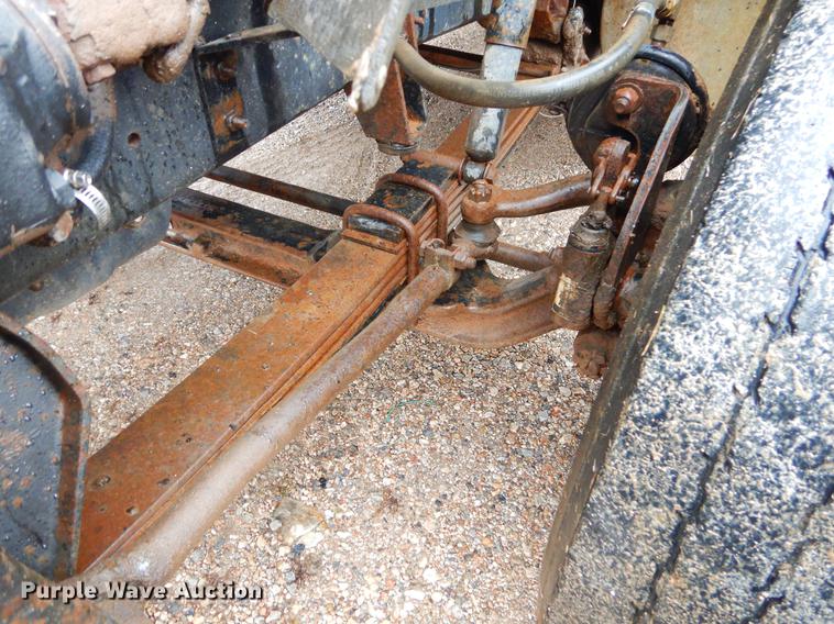 image for item ER9347 1993 International 9400 tank truck