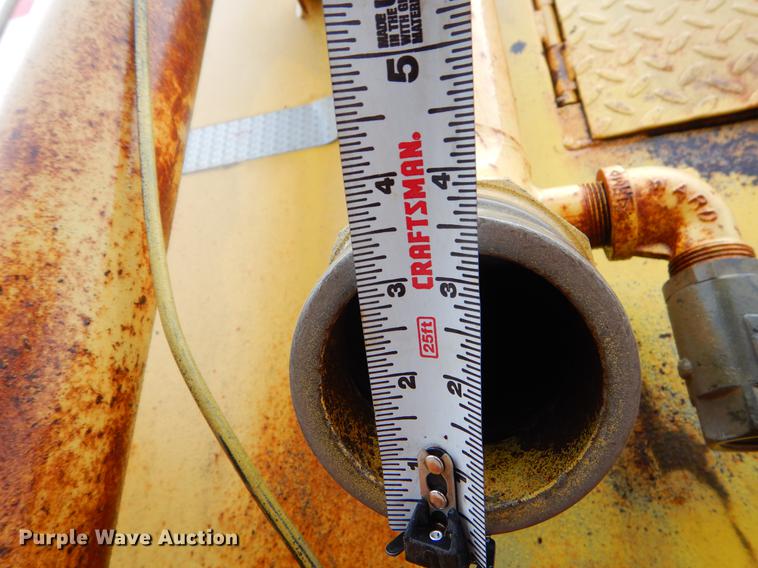 image for item ER9347 1993 International 9400 tank truck