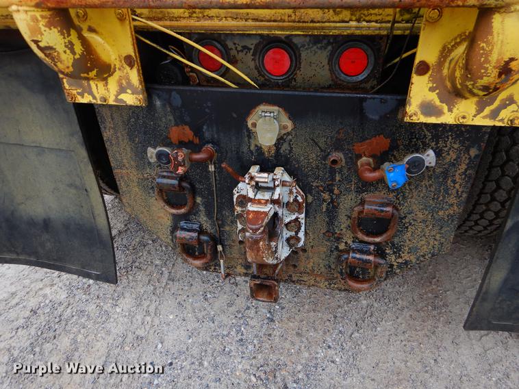 image for item ER9347 1993 International 9400 tank truck