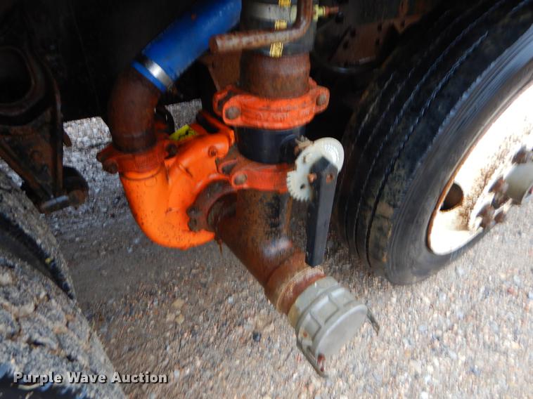 image for item ER9347 1993 International 9400 tank truck