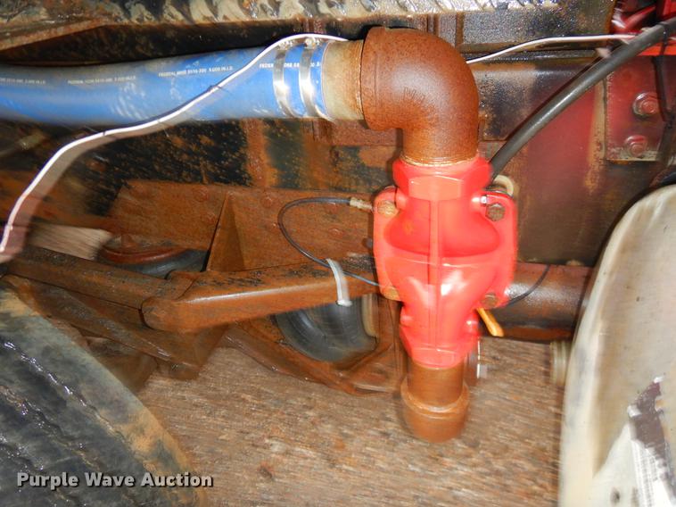 image for item ER9347 1993 International 9400 tank truck