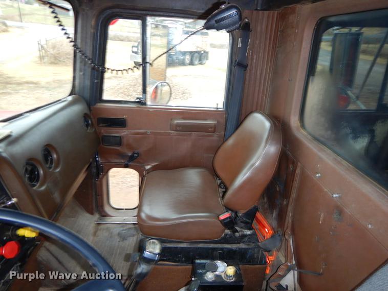 image for item ER9350 1990 International 9300 dump truck