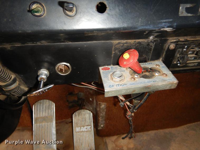 image for item ER9350 1990 International 9300 dump truck