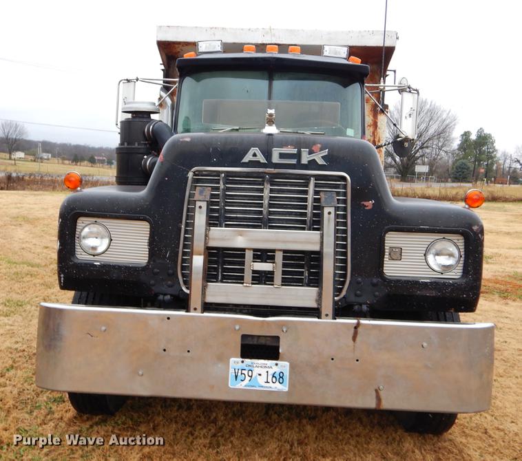 image for item ER9351 1985 Mack R686ST dump truck