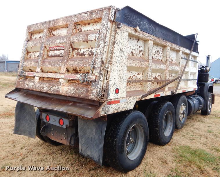 image for item ER9351 1985 Mack R686ST dump truck