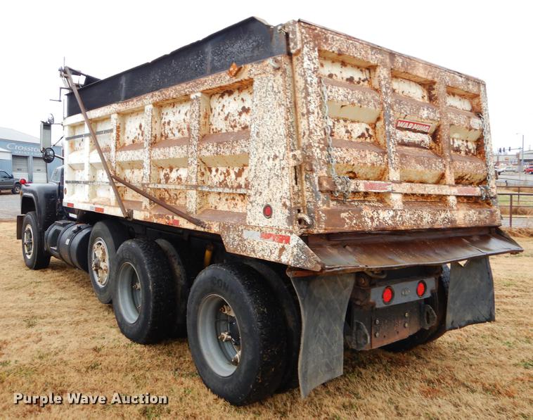 image for item ER9351 1985 Mack R686ST dump truck