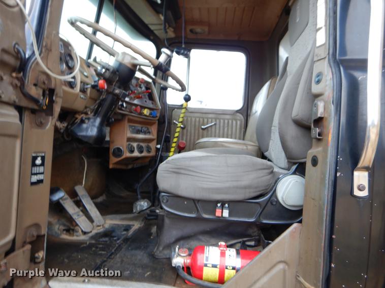 image for item ER9351 1985 Mack R686ST dump truck