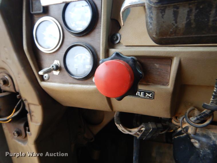 image for item ER9351 1985 Mack R686ST dump truck