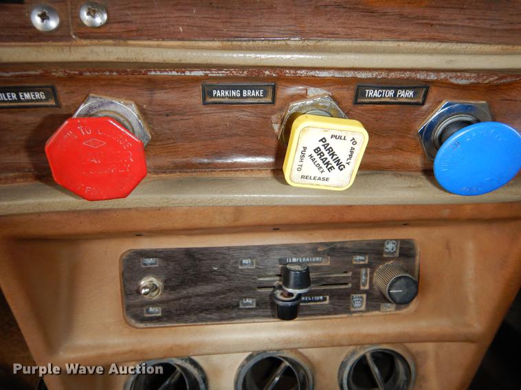 image for item ER9351 1985 Mack R686ST dump truck