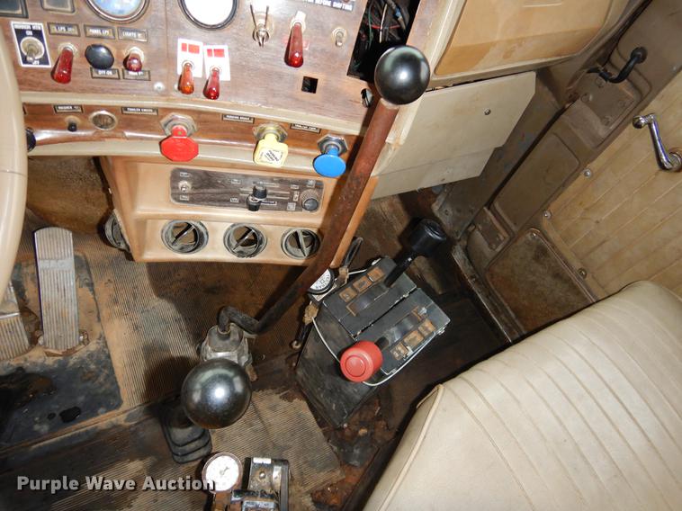 image for item ER9351 1985 Mack R686ST dump truck