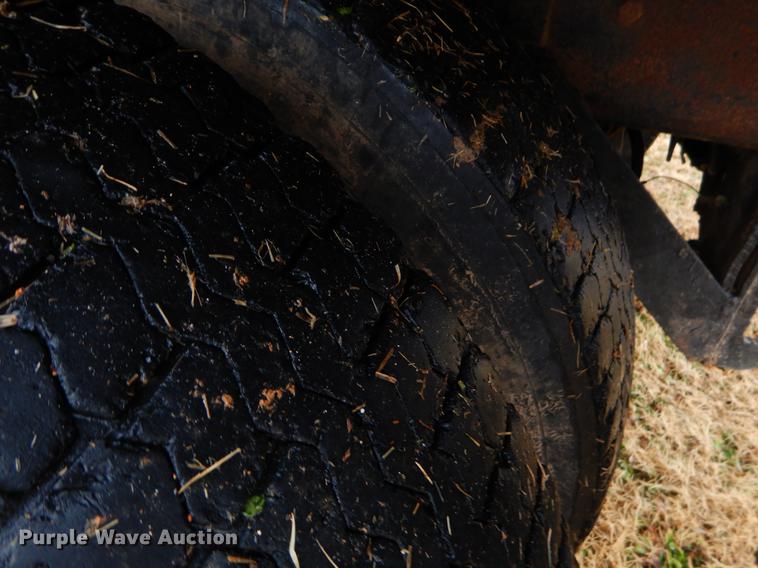 image for item ER9351 1985 Mack R686ST dump truck