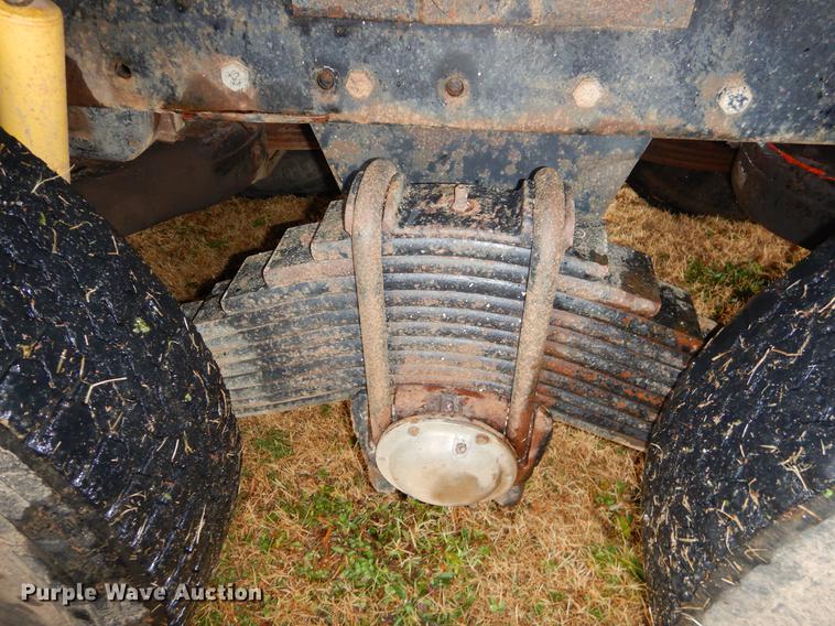 image for item ER9351 1985 Mack R686ST dump truck