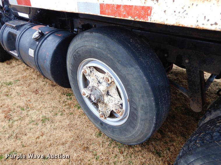 image for item ER9351 1985 Mack R686ST dump truck