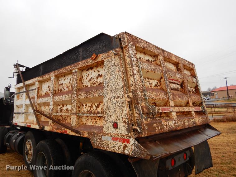 image for item ER9351 1985 Mack R686ST dump truck