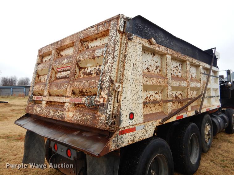 image for item ER9351 1985 Mack R686ST dump truck